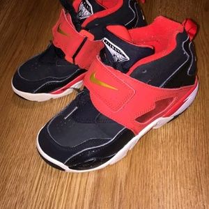 Nike Diamond turf boys shoes size1y